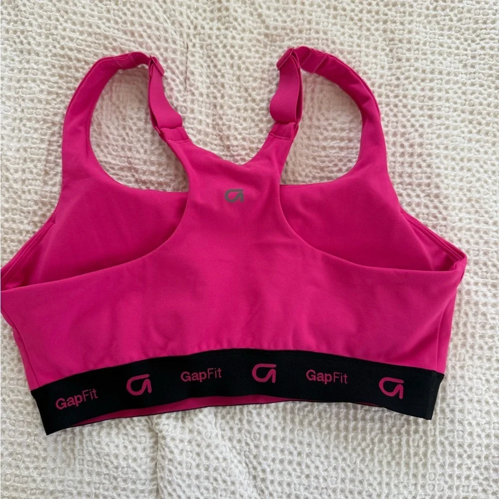 NWOT Gap Fit Sports Bra Medium